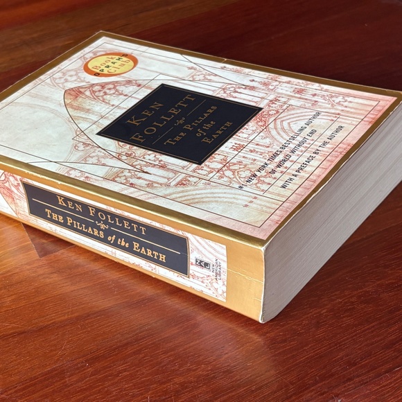 Pillars of the Earth by Ken Follett - Picture 2 of 7